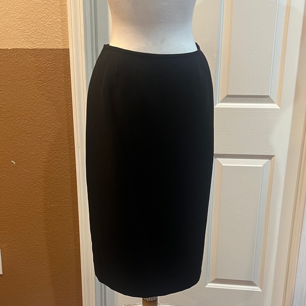 Le Suit Classic Black Pencil Skirt